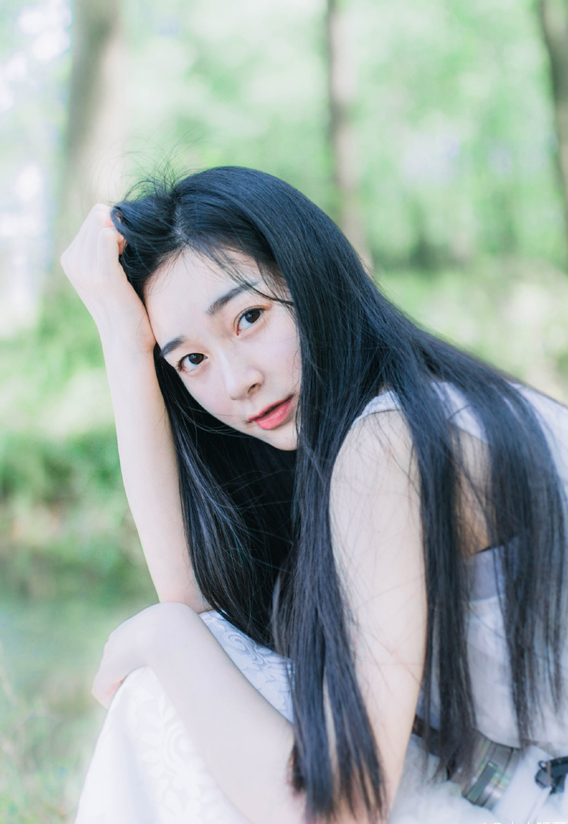 身边总有几个这样的朋友，第一次遇见的时候斯斯文文的，熟了以后就不知道是从那个精神病院放出来的。
